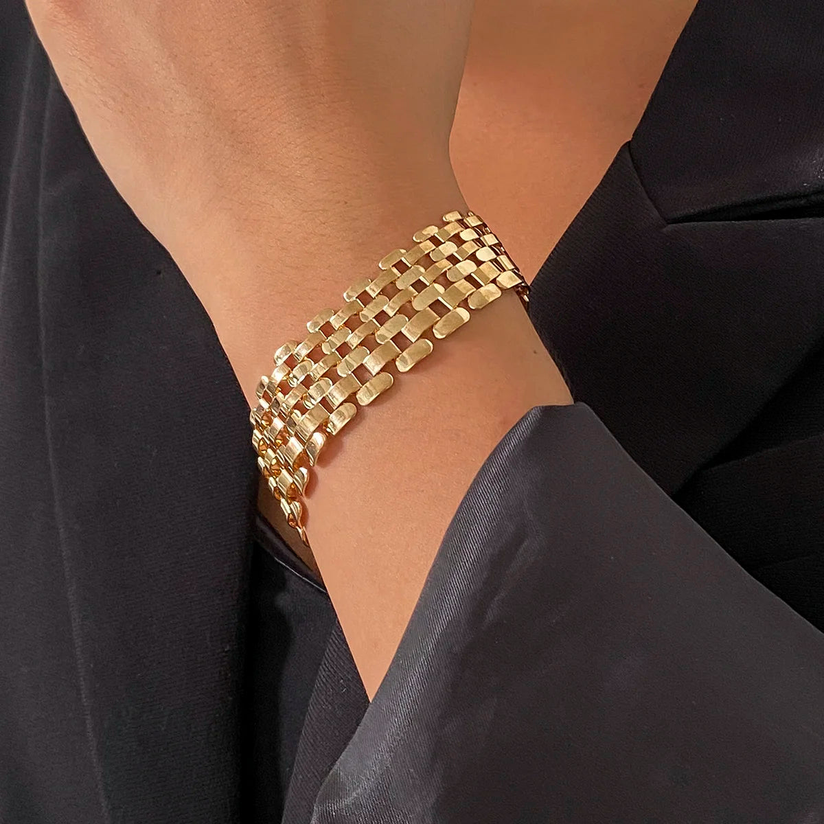 Punk Wide Lattice Chain Bracelet – Trendy Chunky Hand Chain for Women