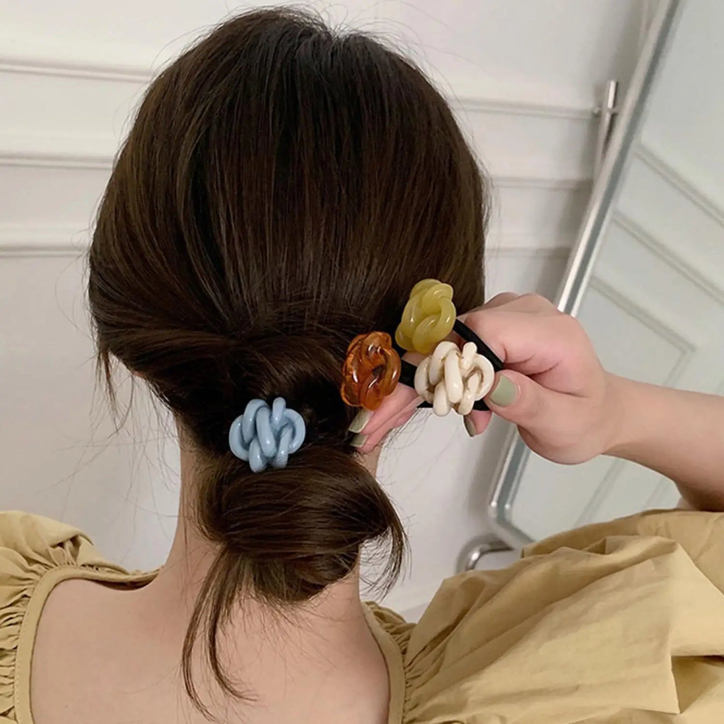 Women's Cute Thread Ball Elastic Hair Tie – Fashion Scrunchie Accessory