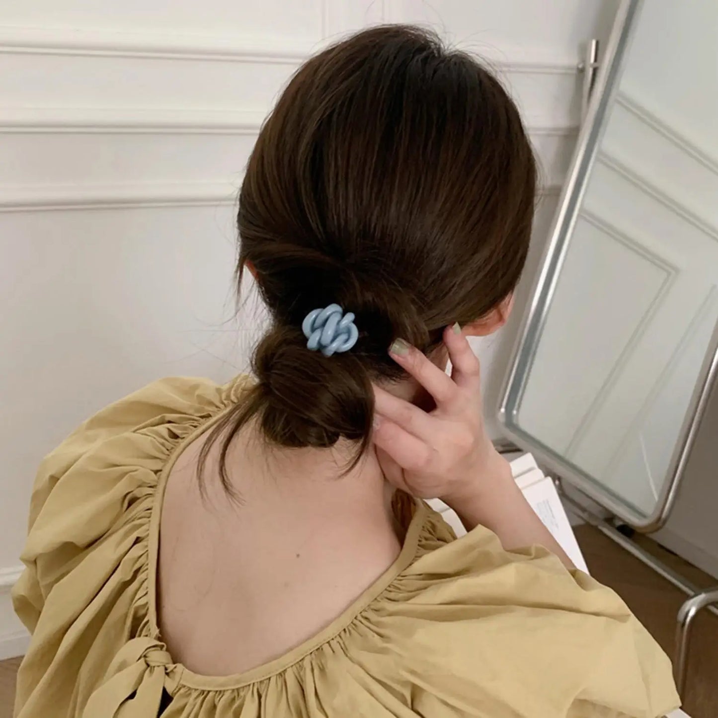 Women's Cute Thread Ball Elastic Hair Tie – Fashion Scrunchie Accessory
